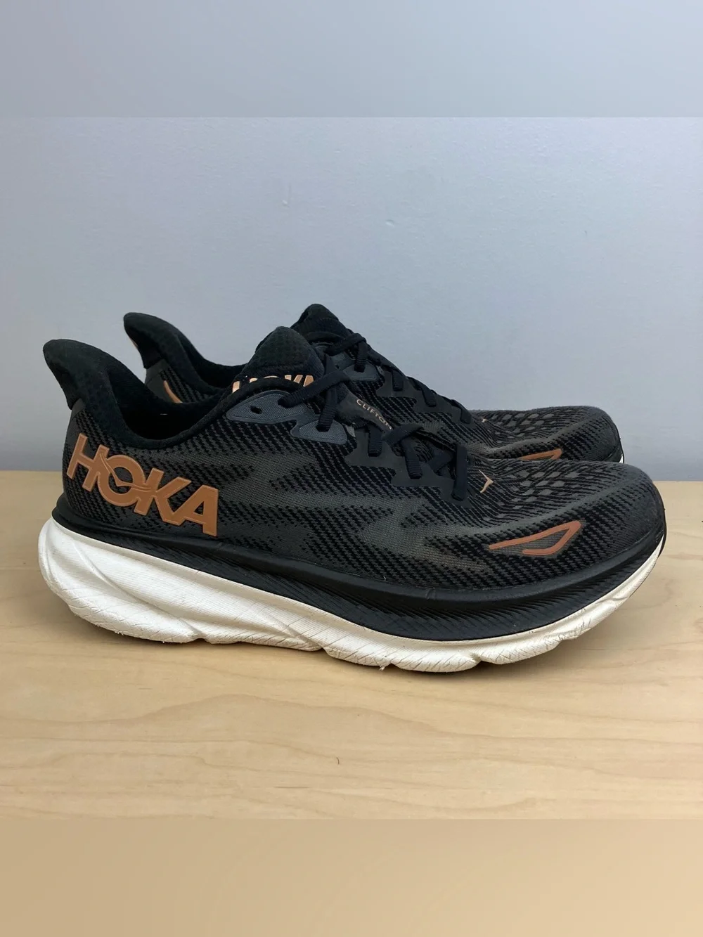 Hoka One One Women’s Size 10.0 B Clifton 9 Black Rose Gold Athletic Running Shoe